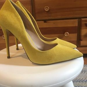 Steve Madden Yellow Pumps size 7.5